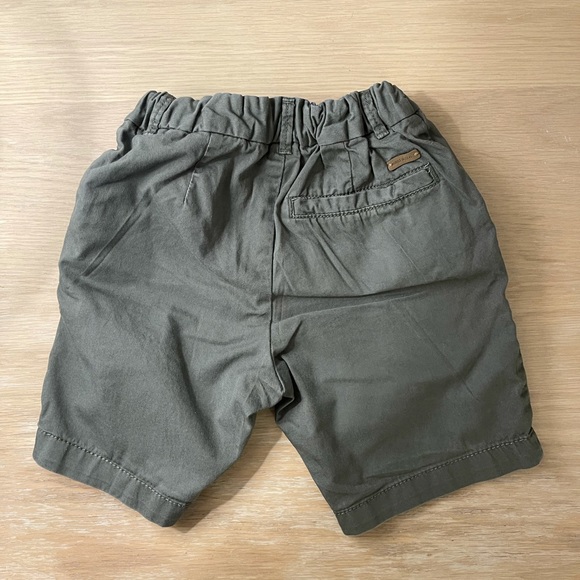 H&M Shorts - Picture 2 of 2